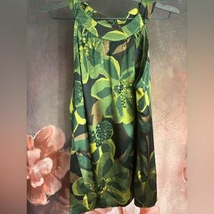 Super cool Multi colored Green Nature Print Apt 9 Top Size L
